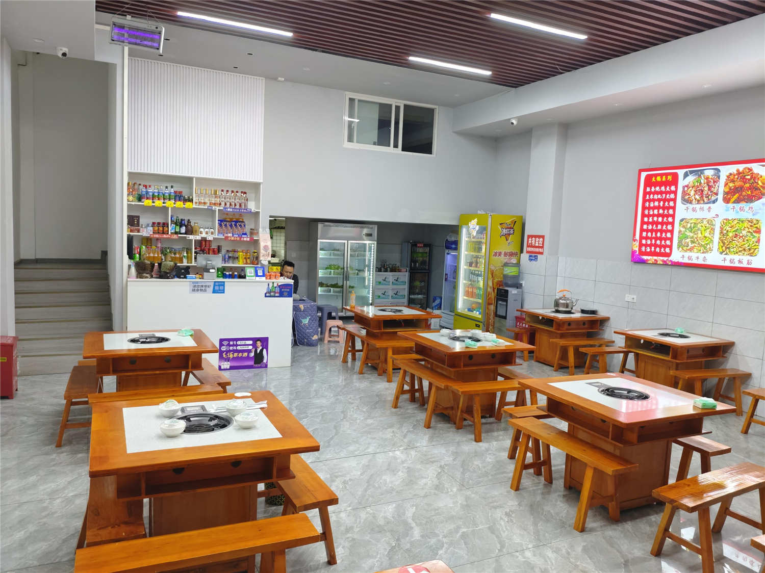圣泉流云花园临街110平盈利餐饮店转让